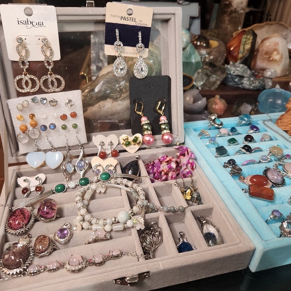 Zaysan's Live: Jewelry, bags, crystals, and more - live show and quick listings - Picture 6 of 10